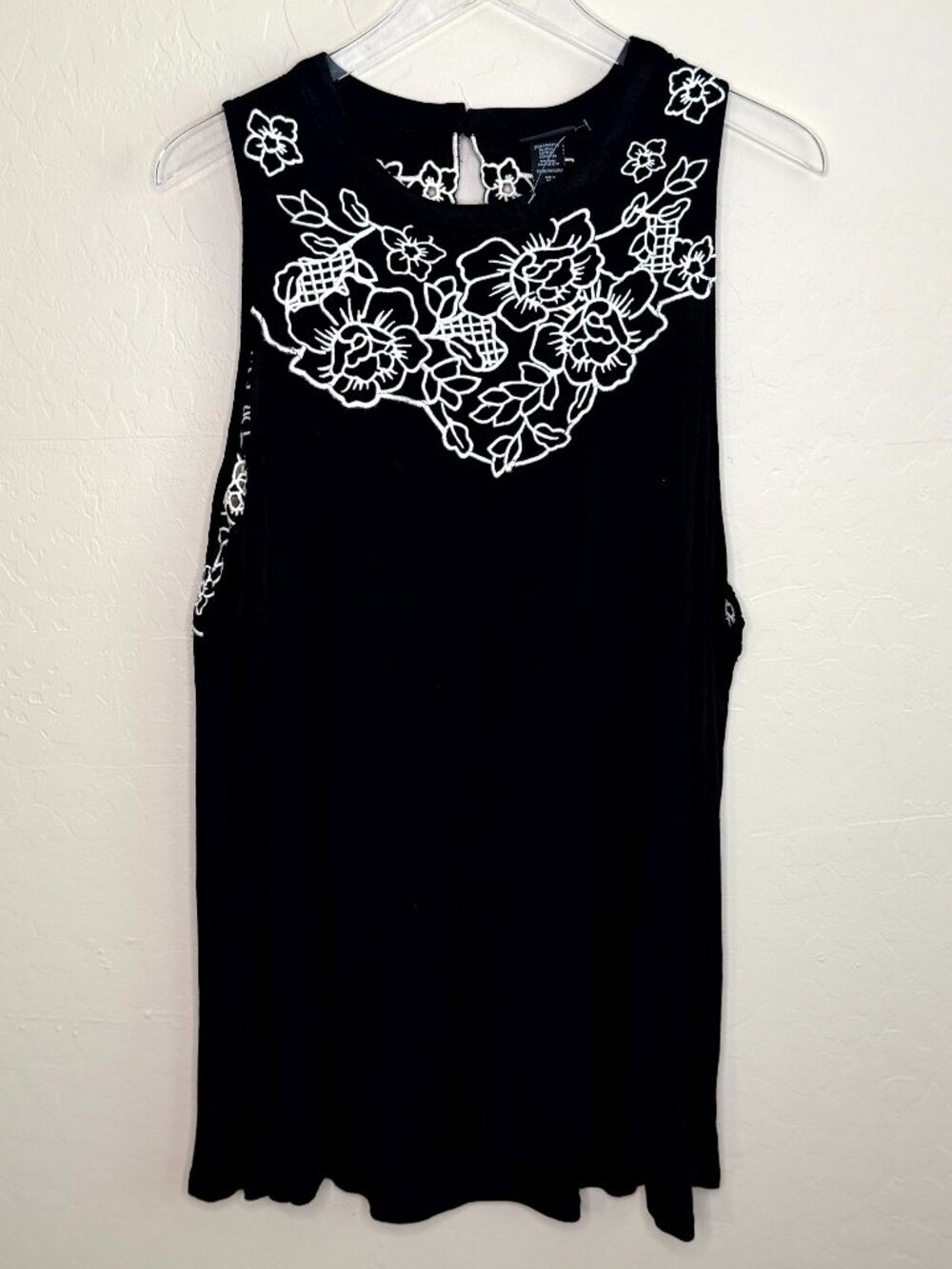 Torrid Black Sleeveless Round Neck Floral Boarder Top 3 3X 22/24